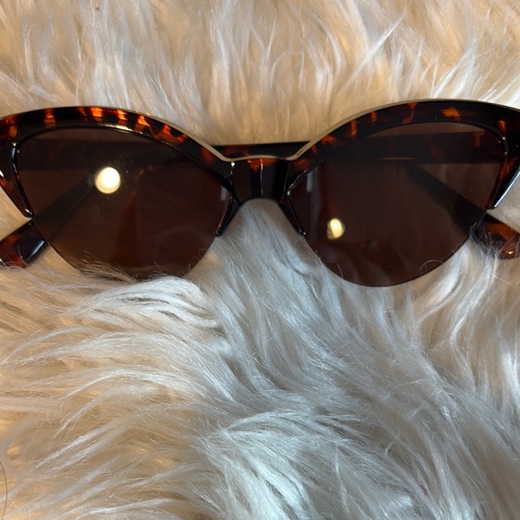 Tortoise Shell Cat-Eye Sunglasses - Picture 2 of 6